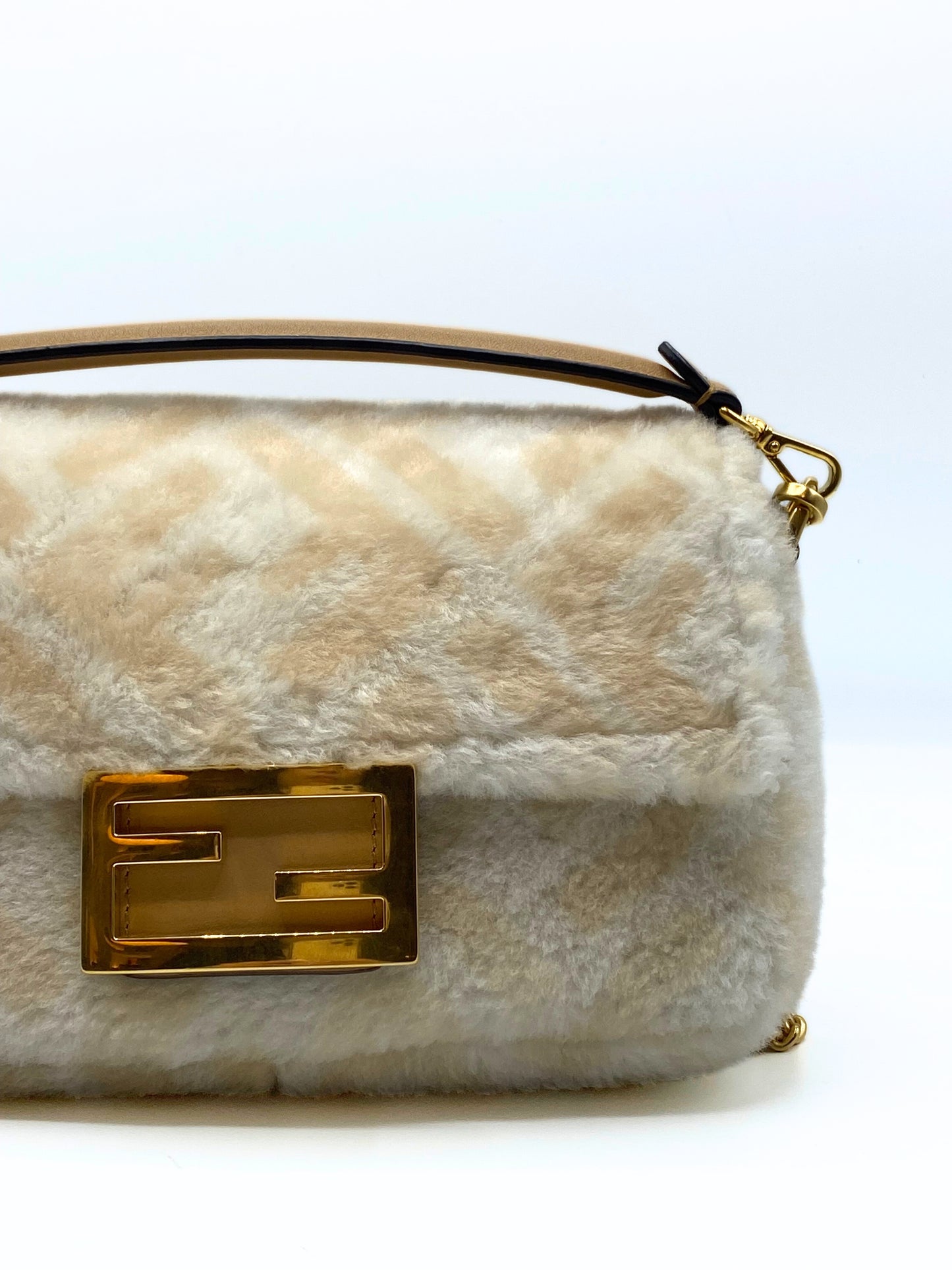 FENDI | Baguette Sherling Small