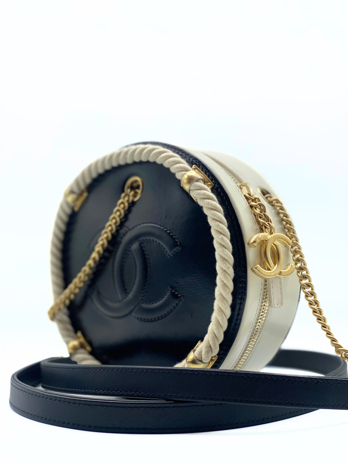 CHANEL | En Vogue Round Limited Edition