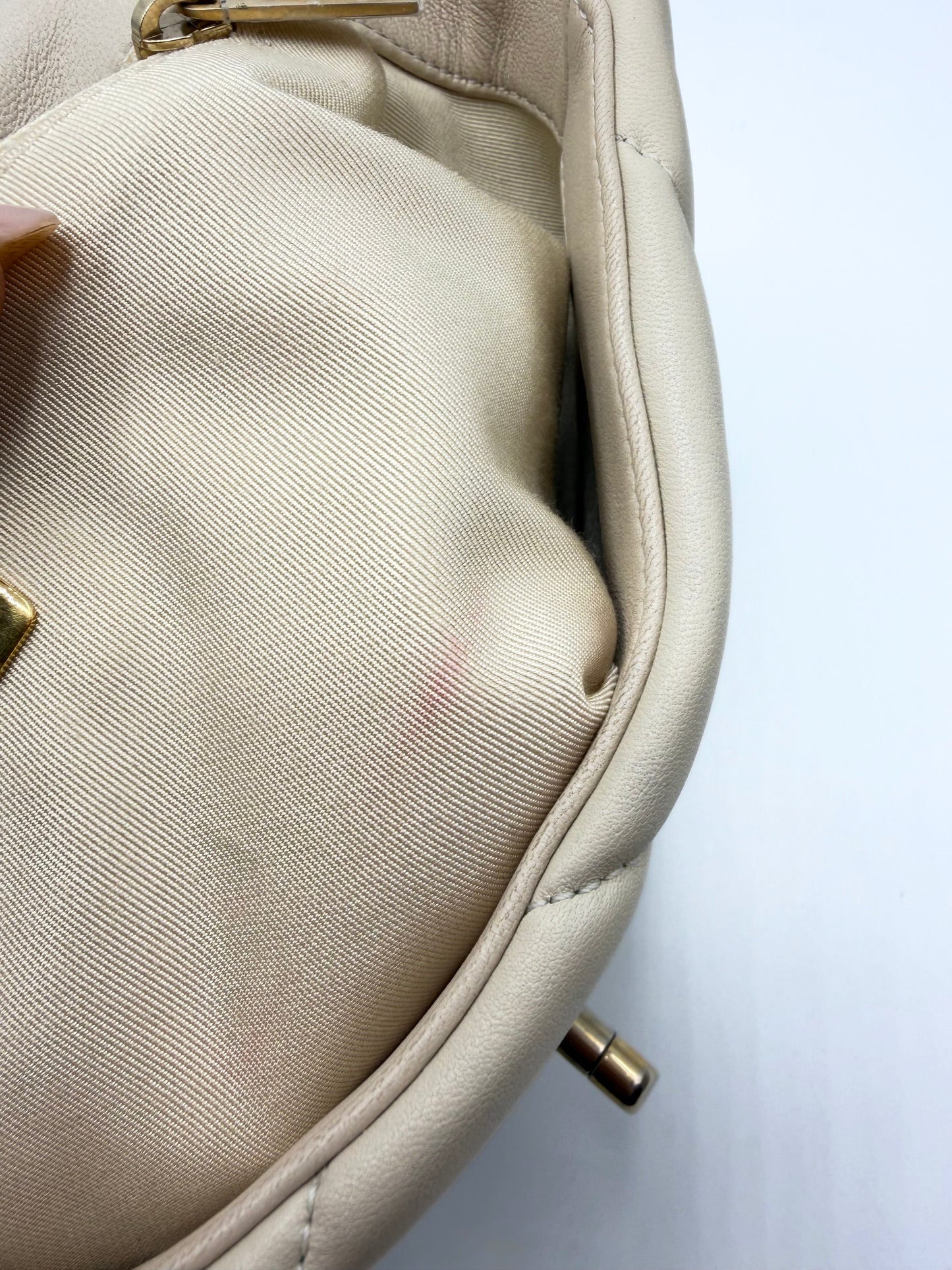 CHANEL | 19 Beige Small