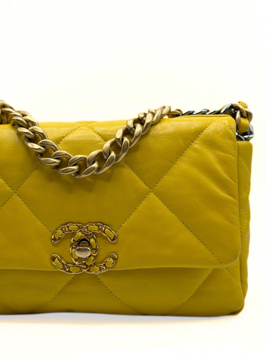 CHANEL |  19 Flap Bag Medium – Yellow