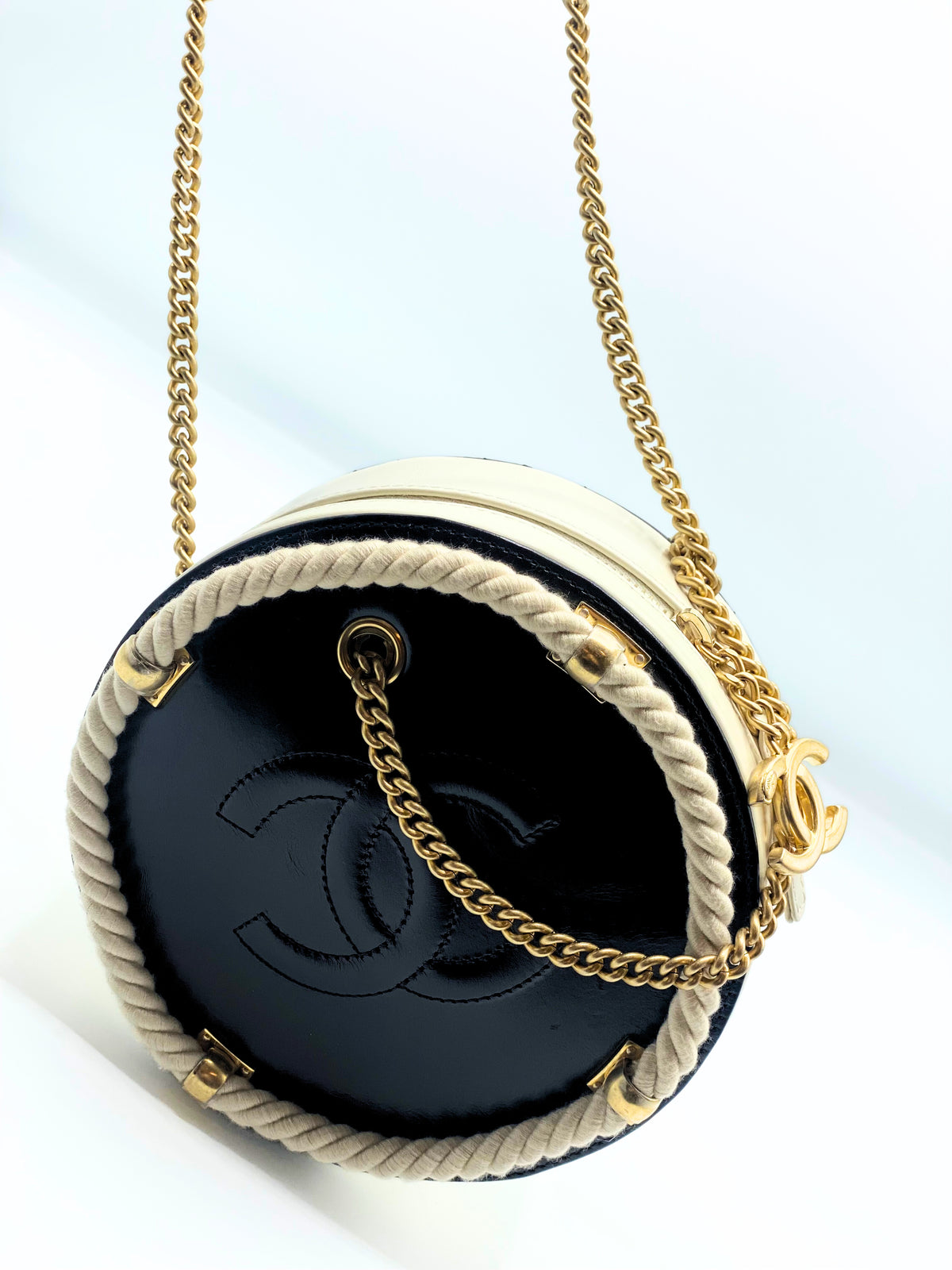 CHANEL | En Vogue Round Limited Edition