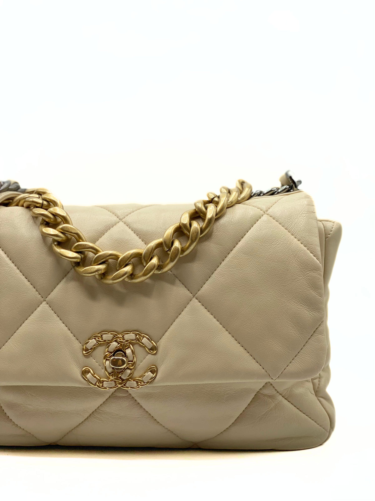 CHANEL | 19 Beige Bag