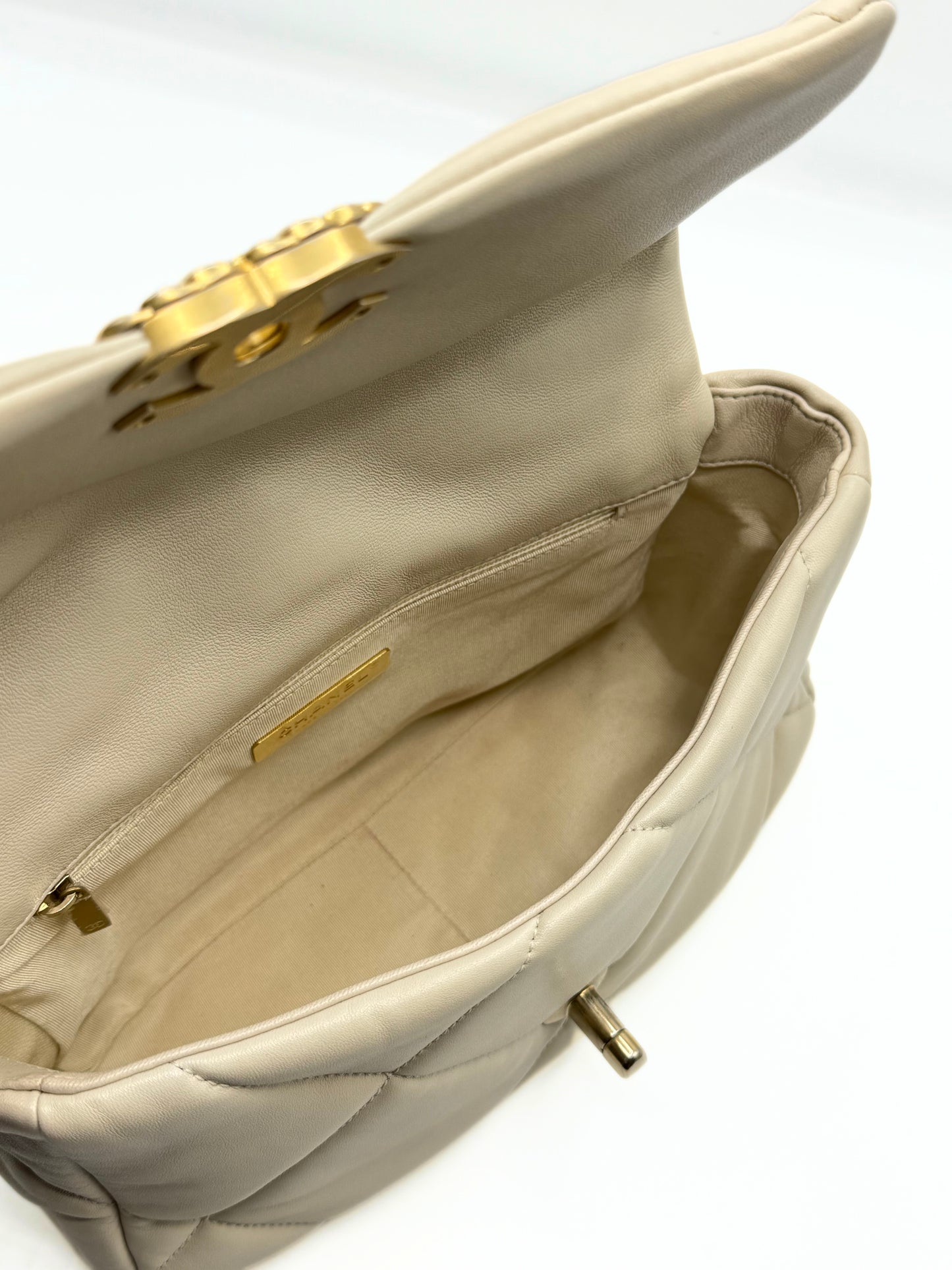 CHANEL | 19 Beige Small