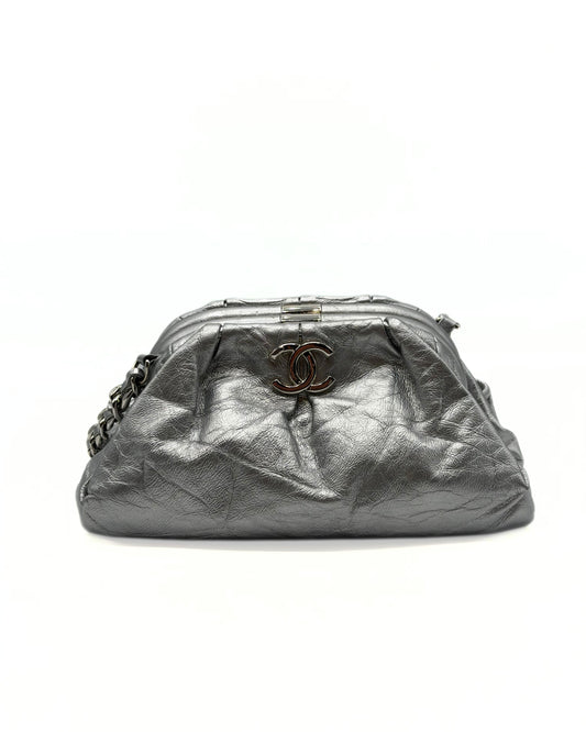 CHANEL | Kiss Lock Silver Chain Clutch