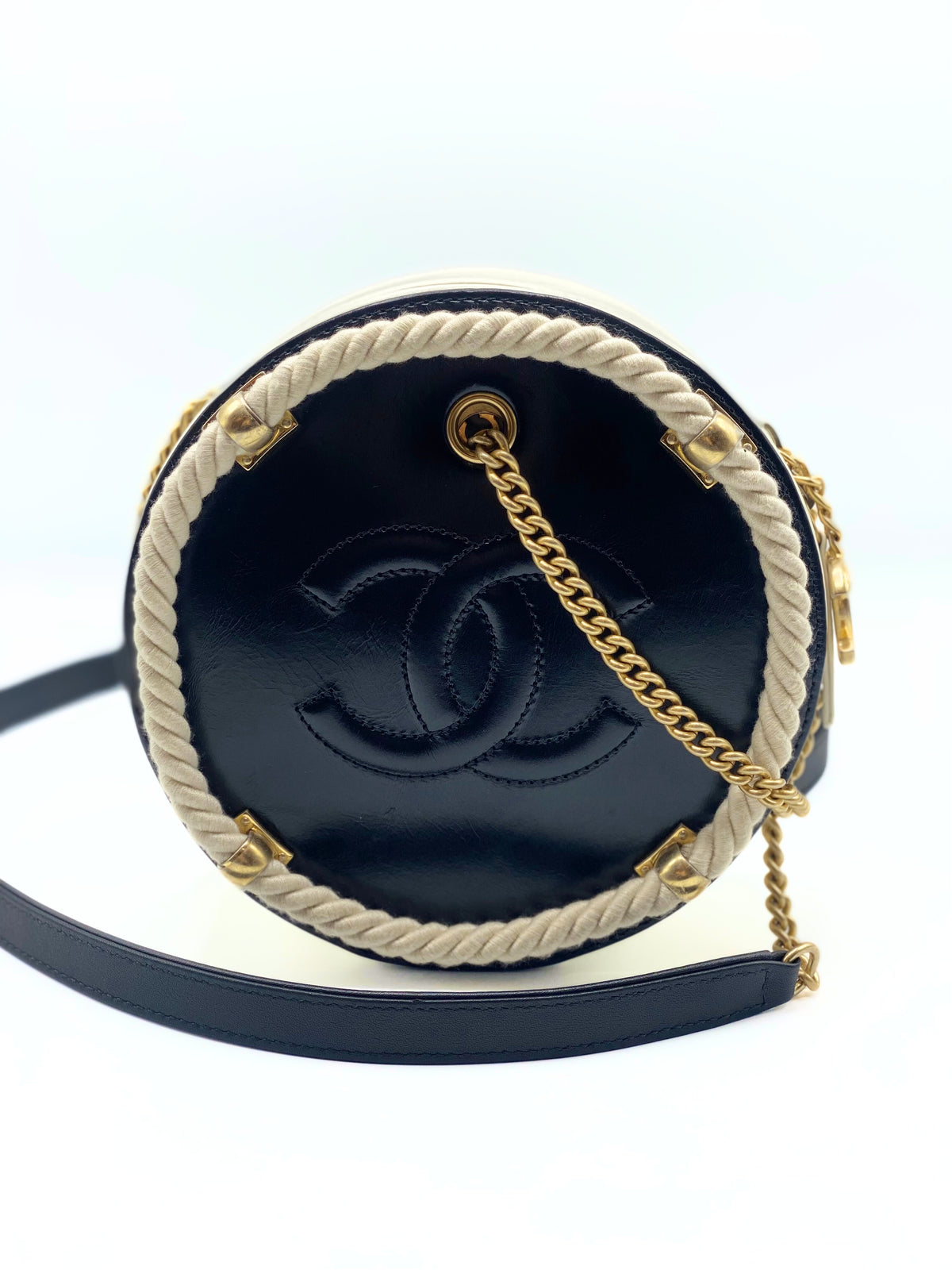 CHANEL | En Vogue Round Limited Edition