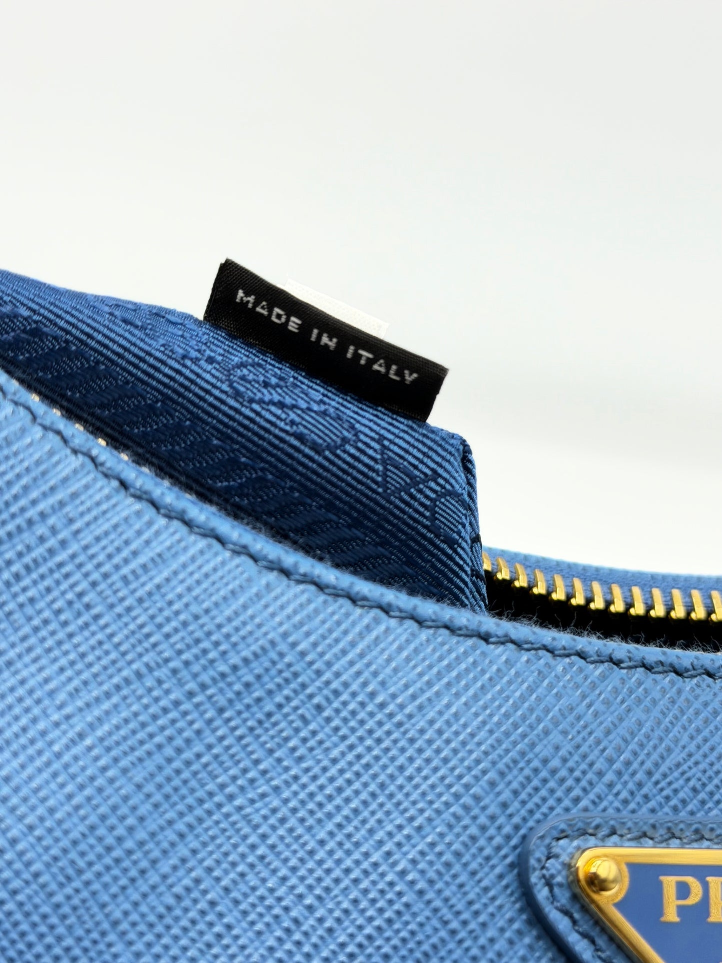 PRADA | Re-Edition 2000 in Saffiano