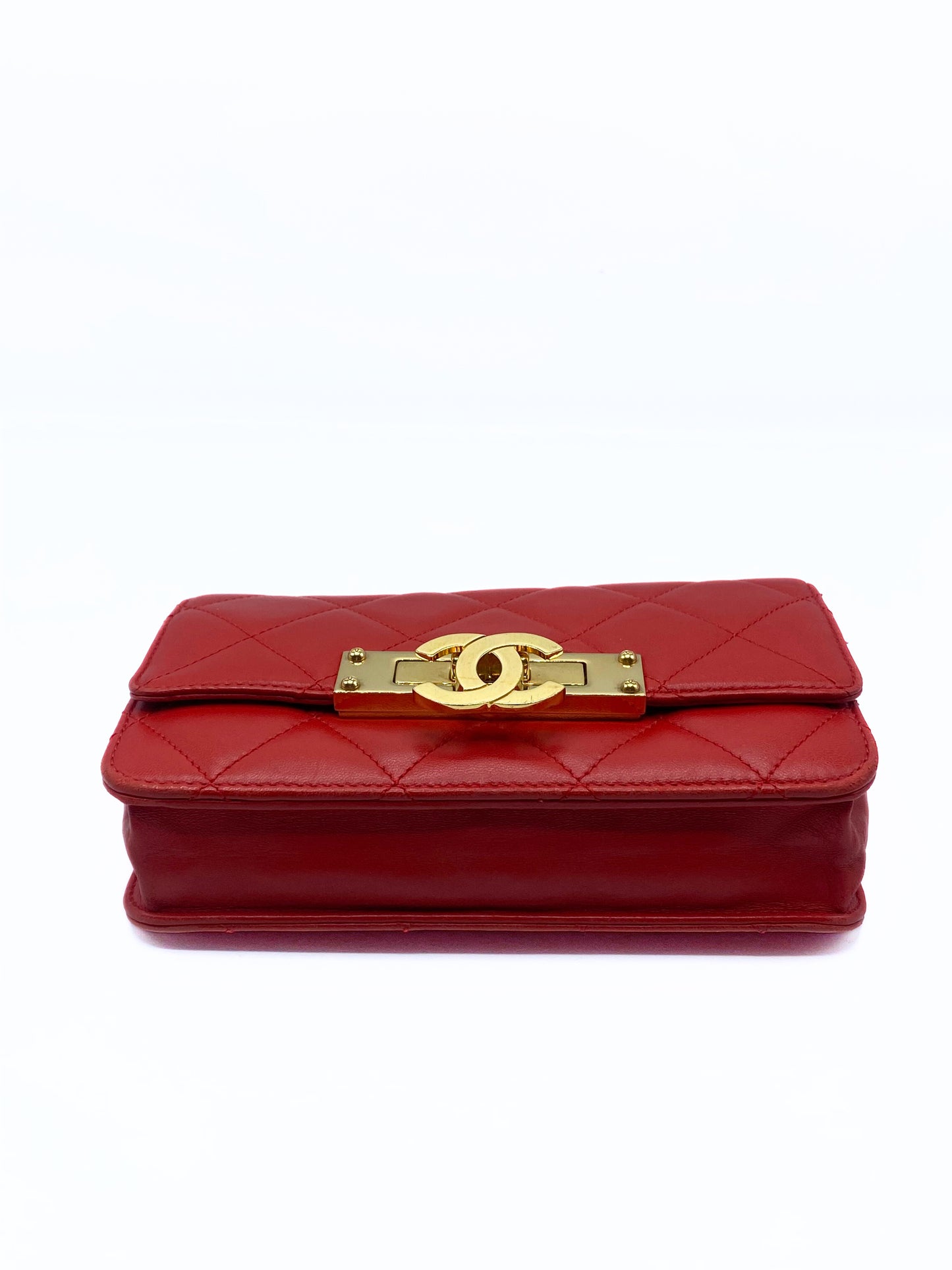 CHANEL | Golden Class Wallet on Chain