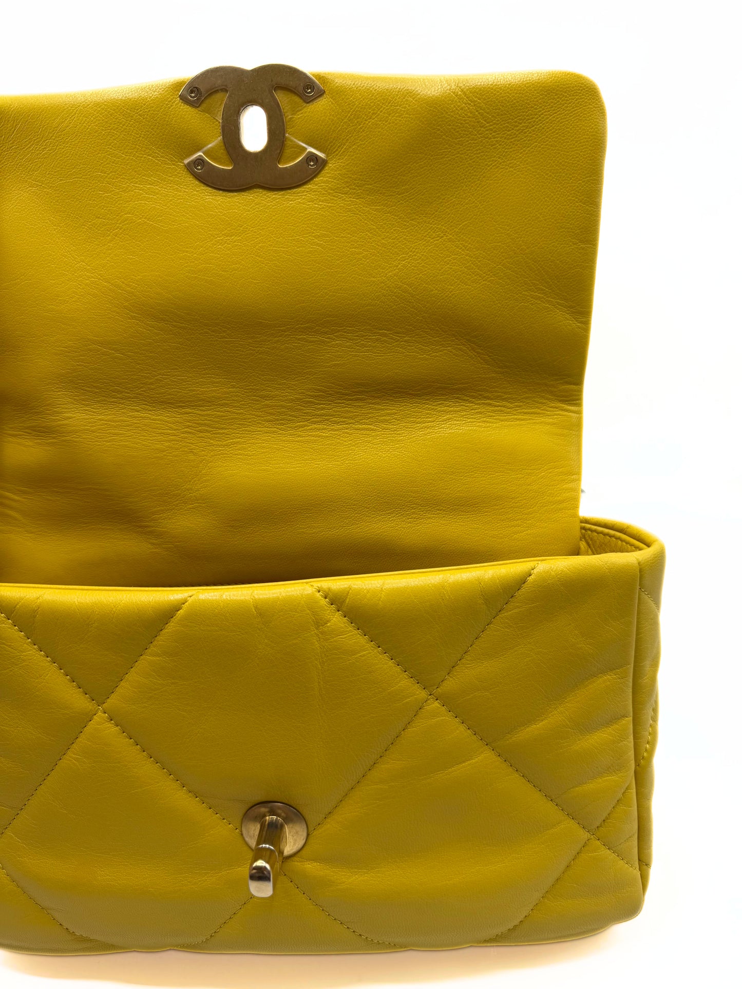 CHANEL |  19 Flap Bag Medium – Yellow