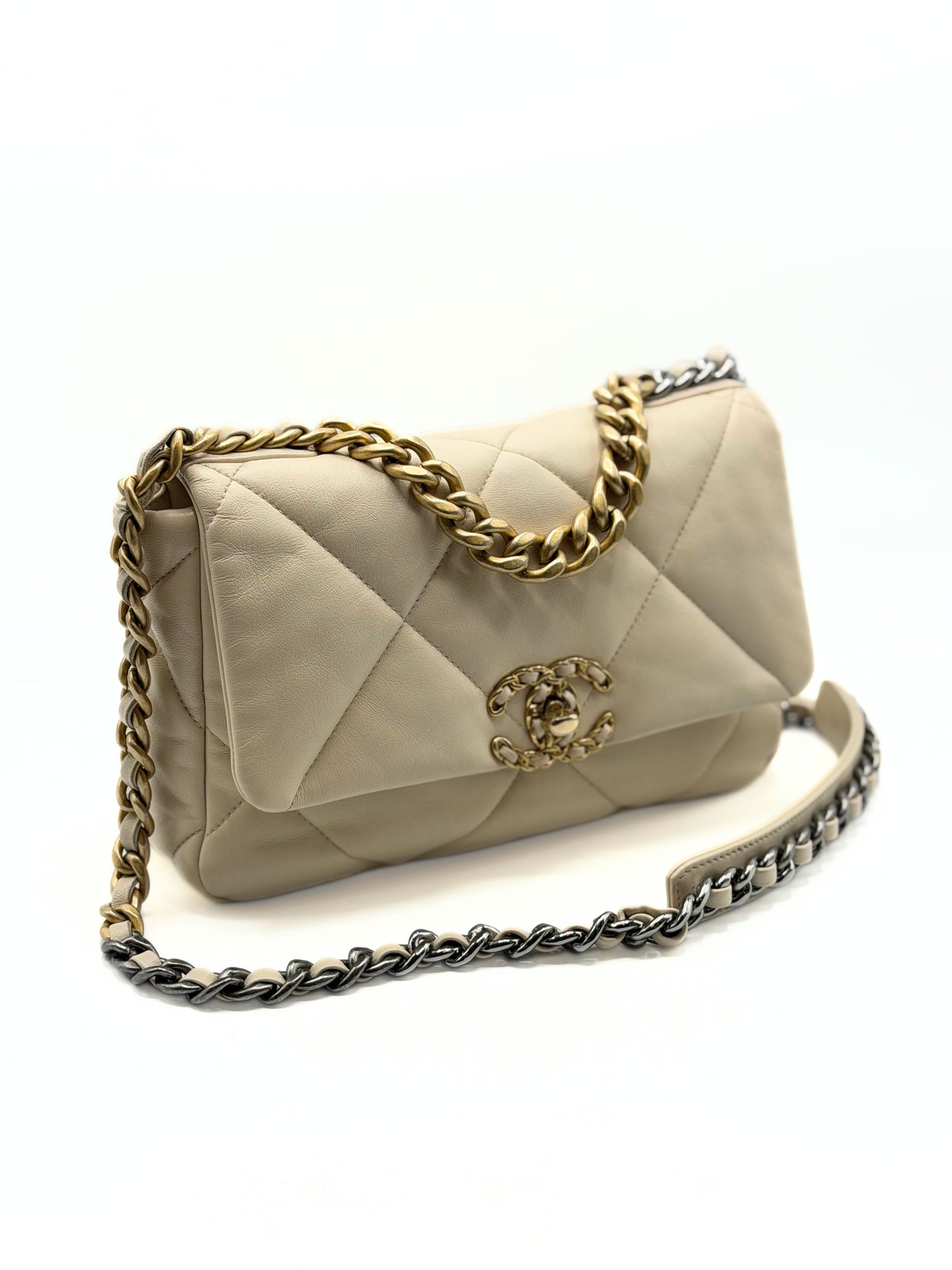 CHANEL | 19 Small Beige