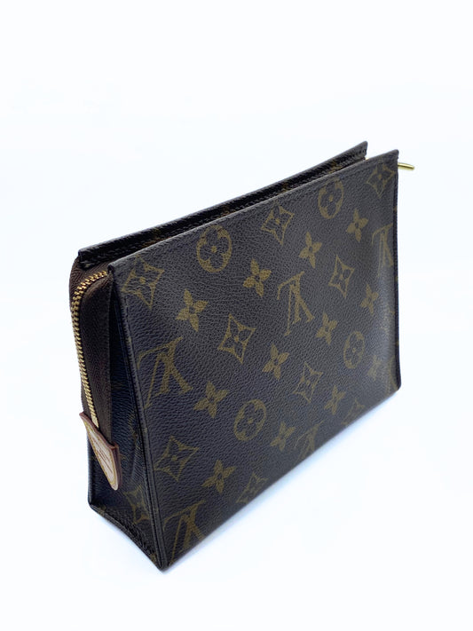 LOUIS VUITTON | Trousse Toilette