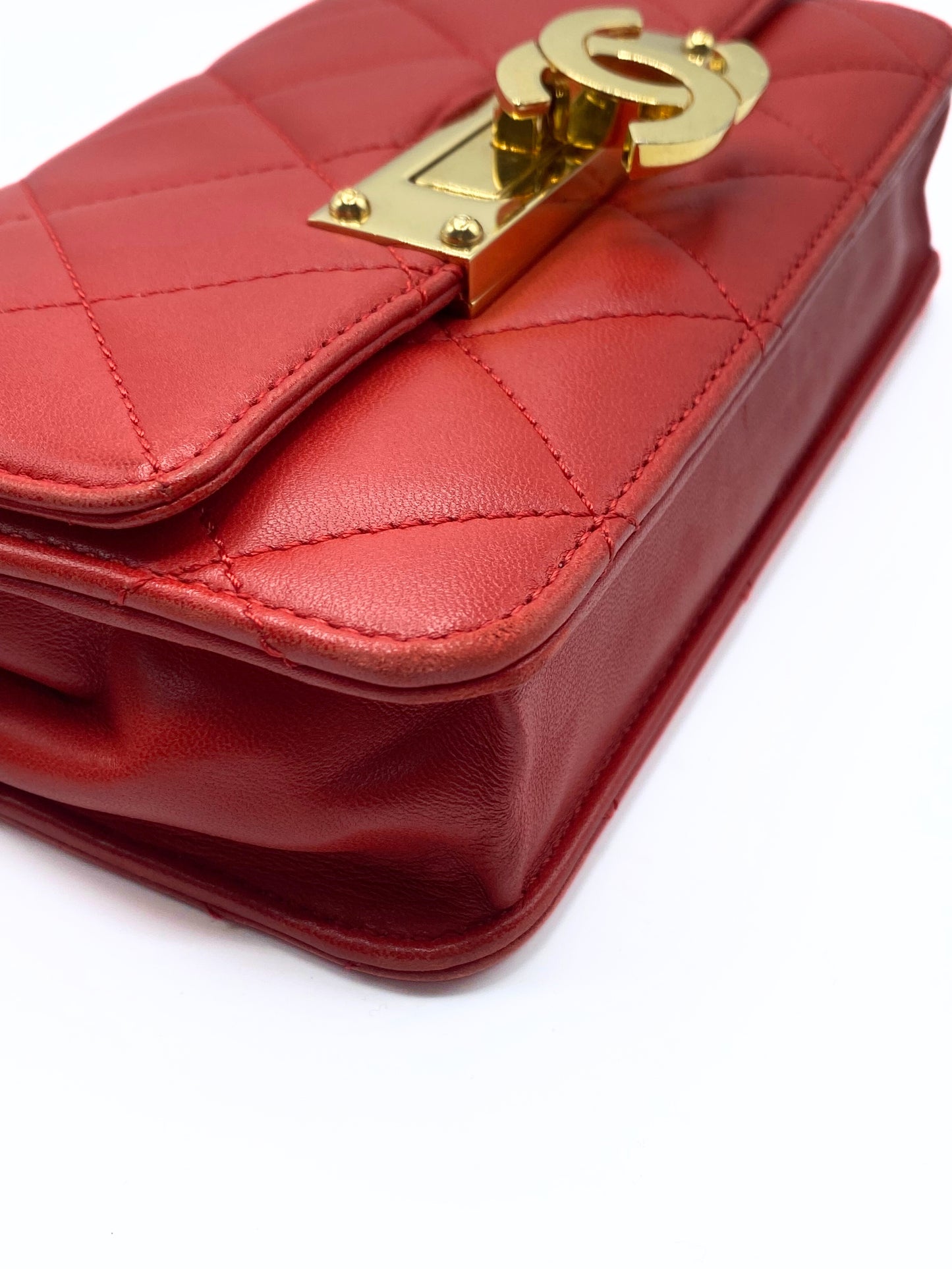 CHANEL | Golden Class Wallet on Chain