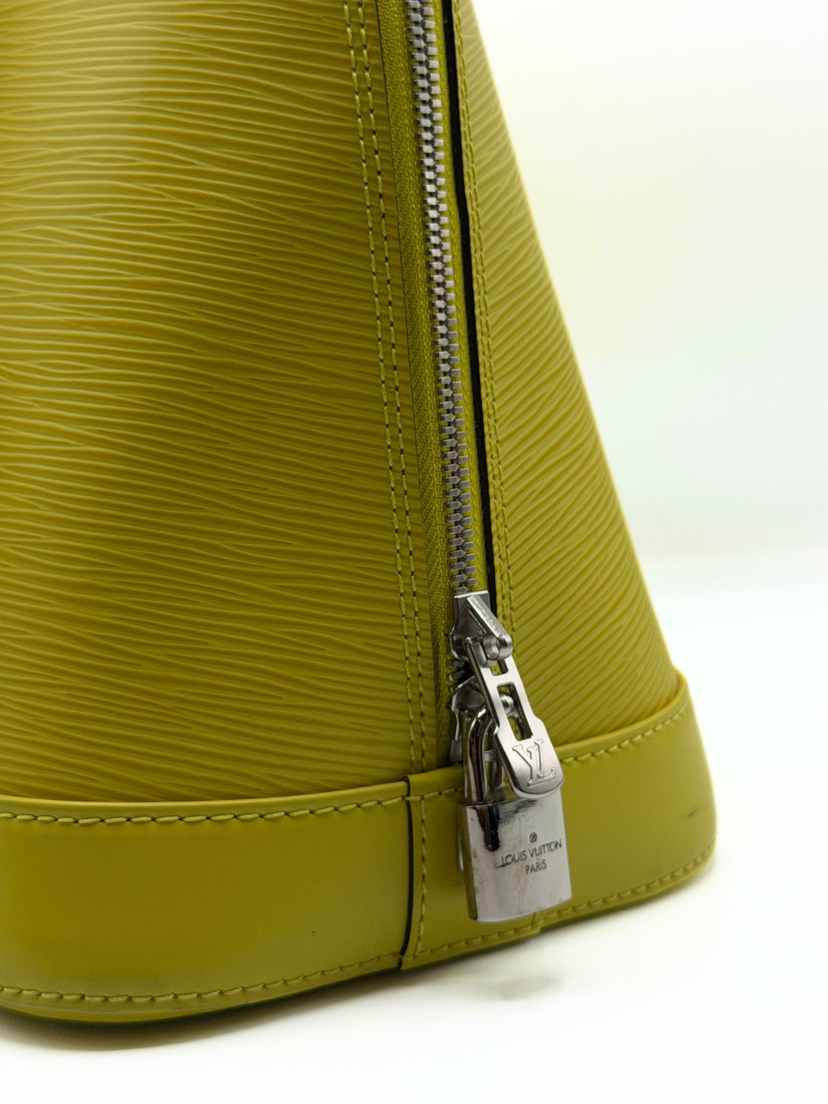 LOUIS VUITTON | Alma GM Epi Gialla