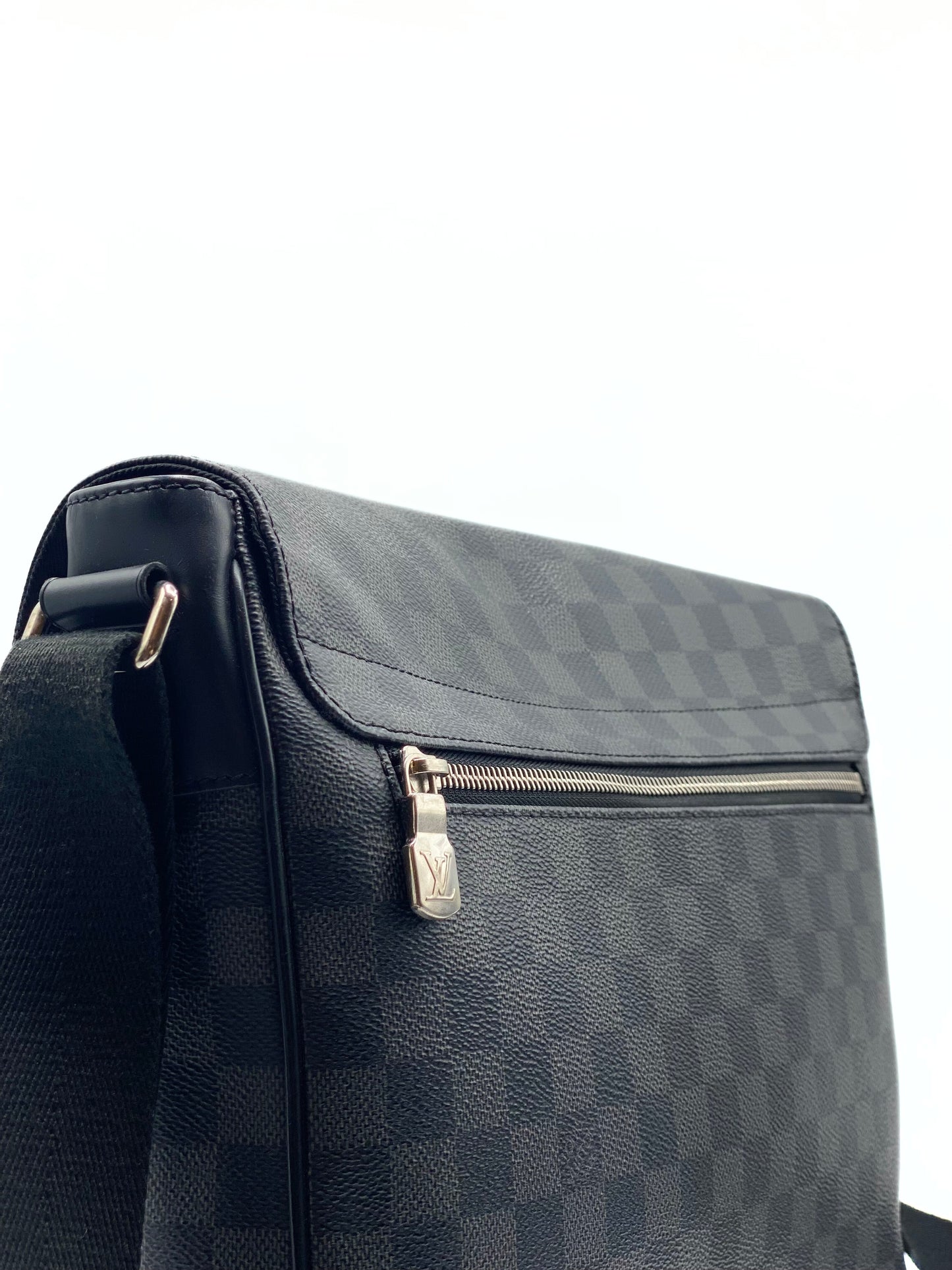 LOUIS VUITTON | District Messenger Bag